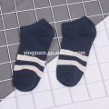 2019 Großhandel Fashion Mens Colored Striped Hot Sale Baumwoll Crew Socken Winter